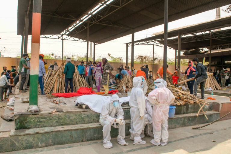 В Индии зафиксировали рекордное число смертей от ковида за сутки