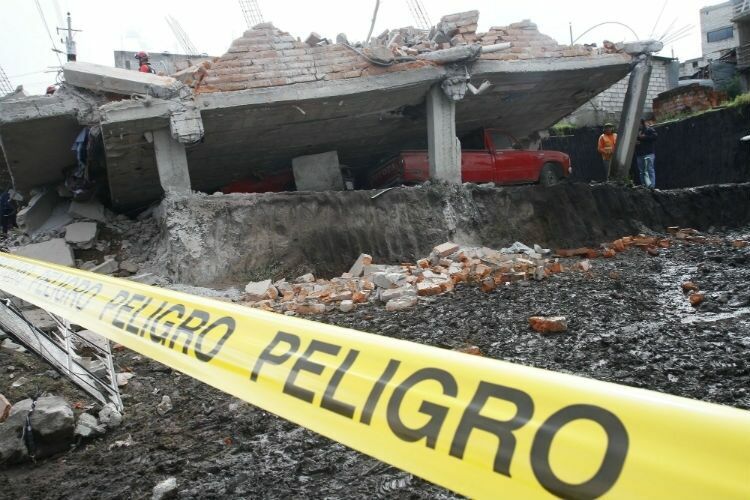 Жертвами землетрясения в Эквадоре стали более 260 человек