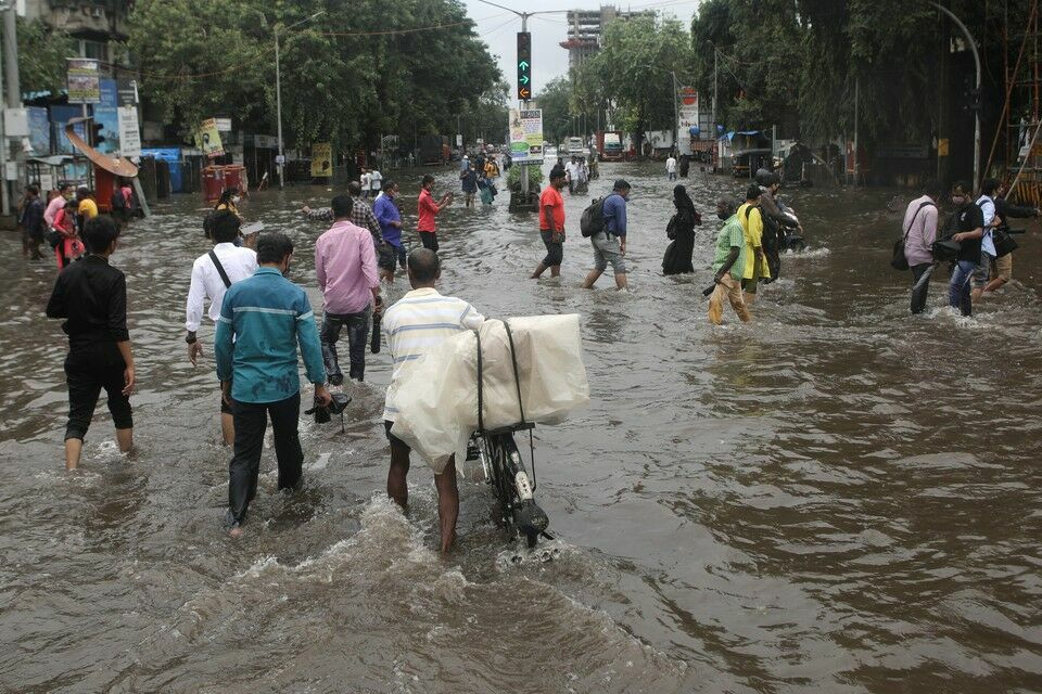 Более 30 человек погибли в Мумбаи в результате ливней и оползней