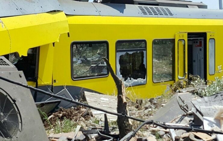 На юге Италии столкнулись два пассажирских поезда, погибли 10 человек
