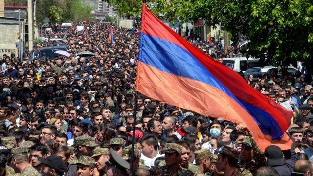 Парламент Армении отменил военное положение