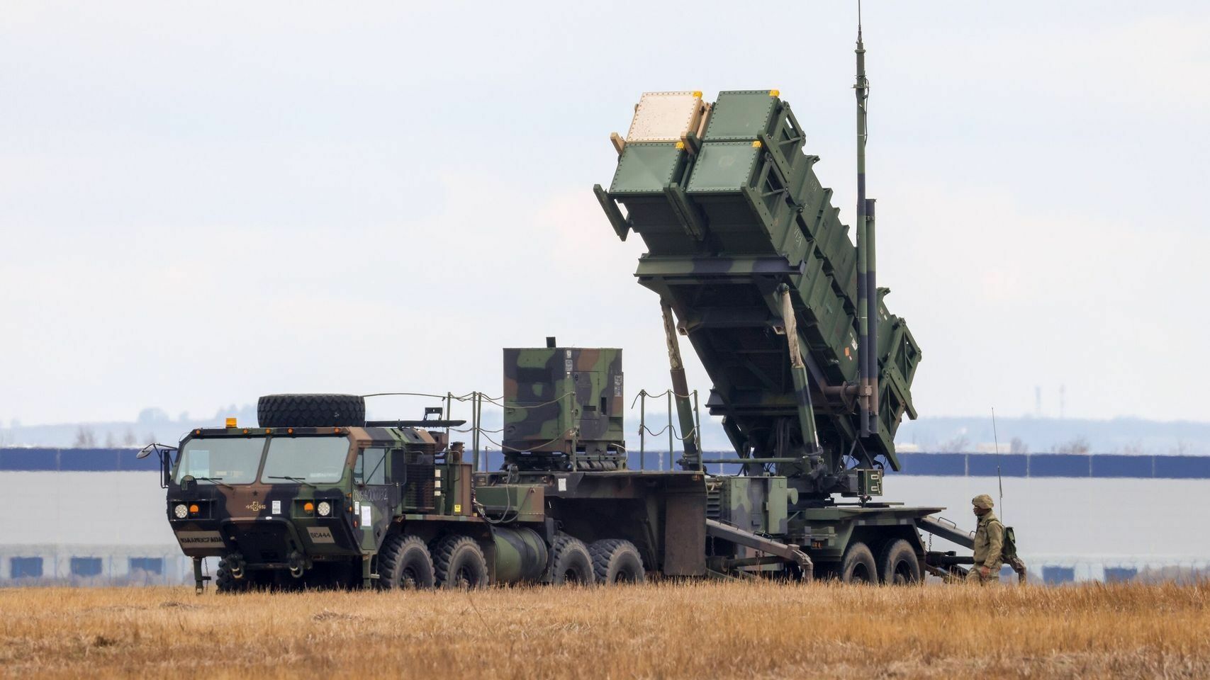 Ракеты, снаряды и грузовики: что вошло в новый пакет военной помощи США Украине
