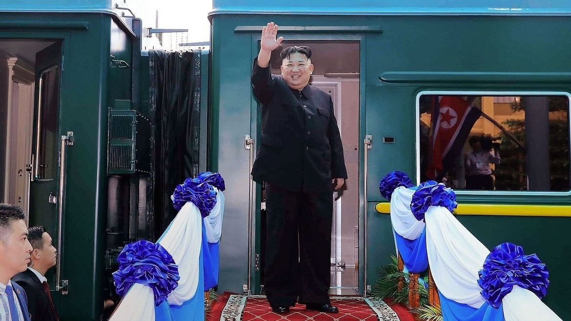 СМИ: Ким Чен Ын на своем бронепоезде уже мчится на встречу с Путиным