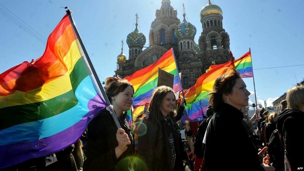 Каждый второй россиянин не поддерживает дискриминацию ЛГБТ-сообщества