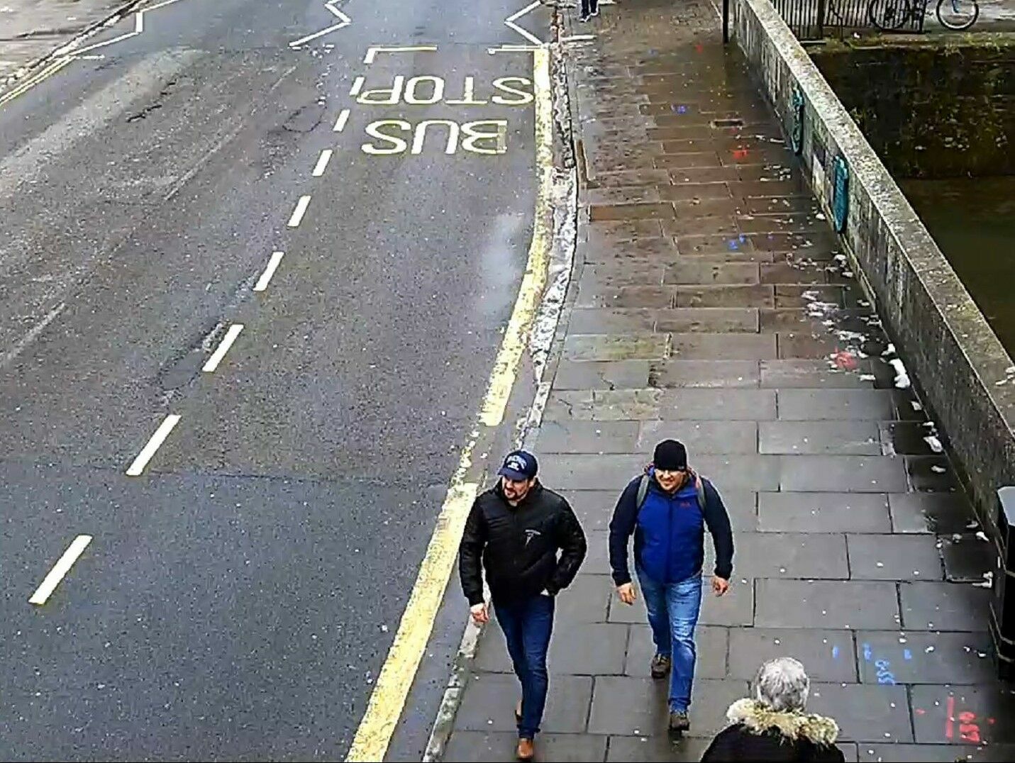 Daily Mail выложила видео прогулки по Солсбери покушавшихся на Скрипаля