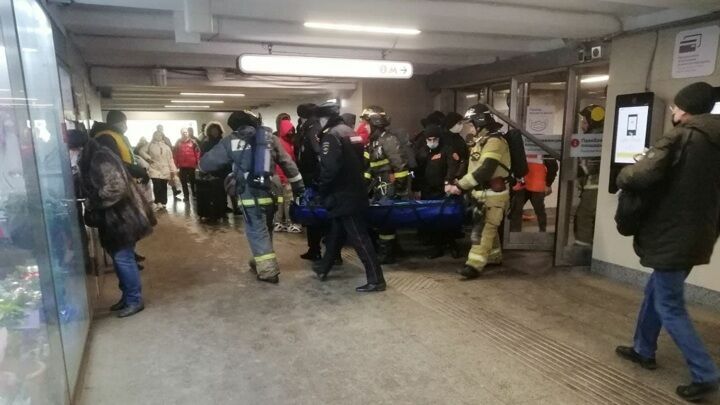 В московском метро пассажир выжил после падения на рельсы