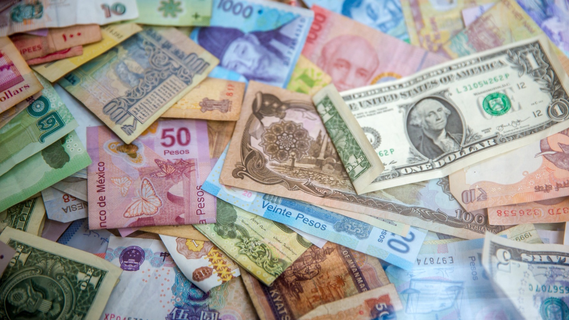 ЦБ: Россияне на фоне падения рубля активно избавлялись от иностранной валюты