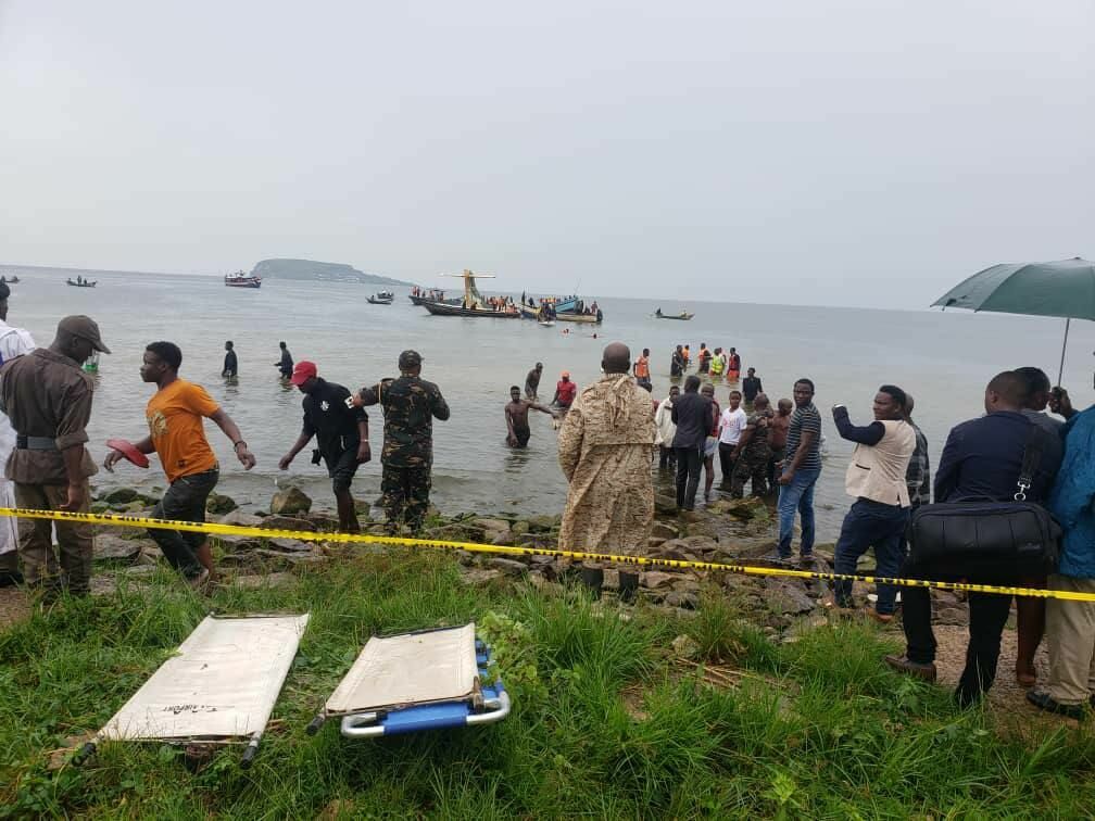 Пассажирской самолет упал в озеро Виктория в Танзании