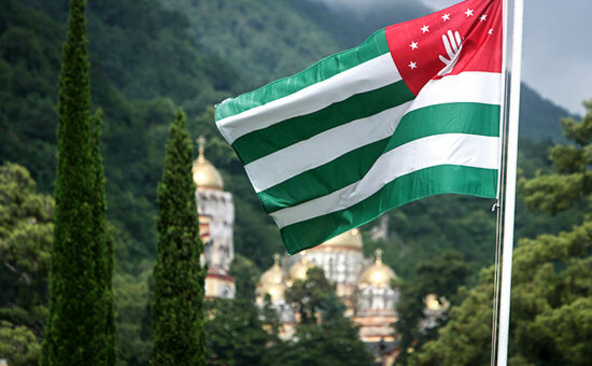Сообщение россия абхазия. Флаг Республики Абхазия. Апсны Абхазия флаг. Флаг Республики Абхазия флаг Республики Абхазия. Абхазия Гагра флаг.