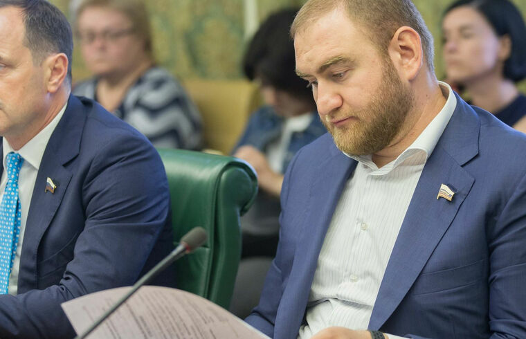 Семья экс-сенатора Арашукова покупала лояльность региональных СМИ подпиской