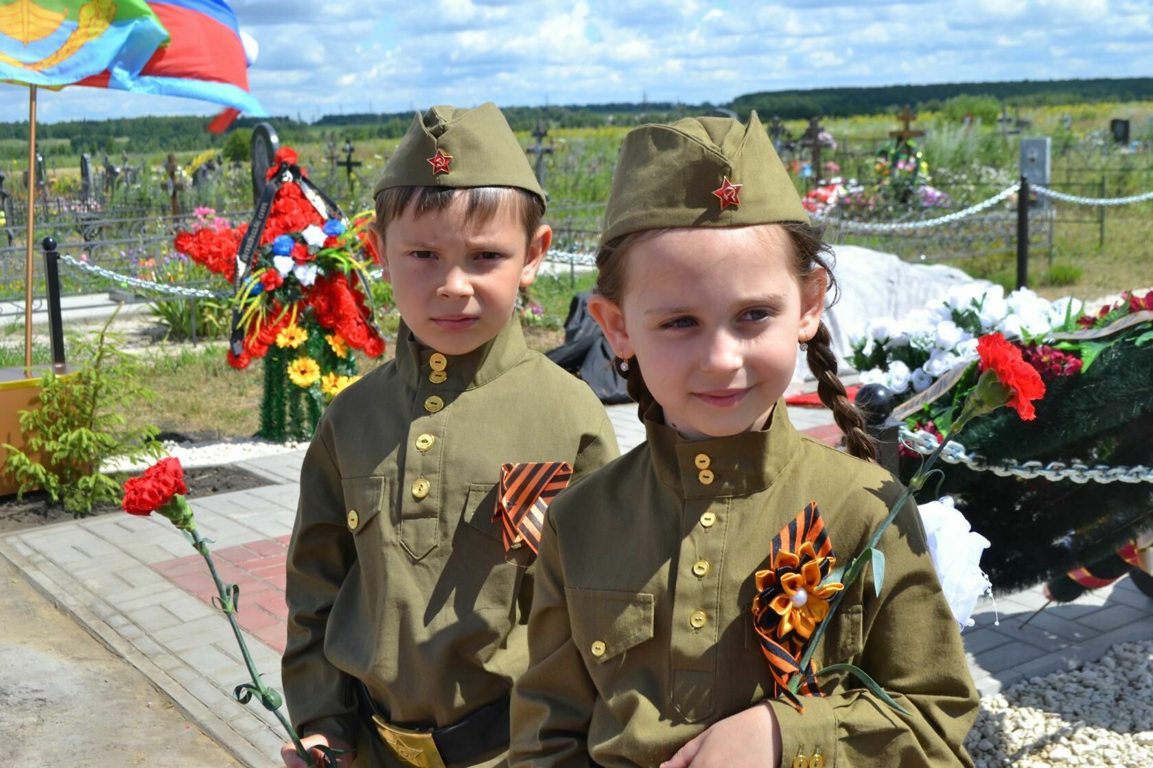 Путин поручил к марту подготовить проект по патриотическому воспитанию