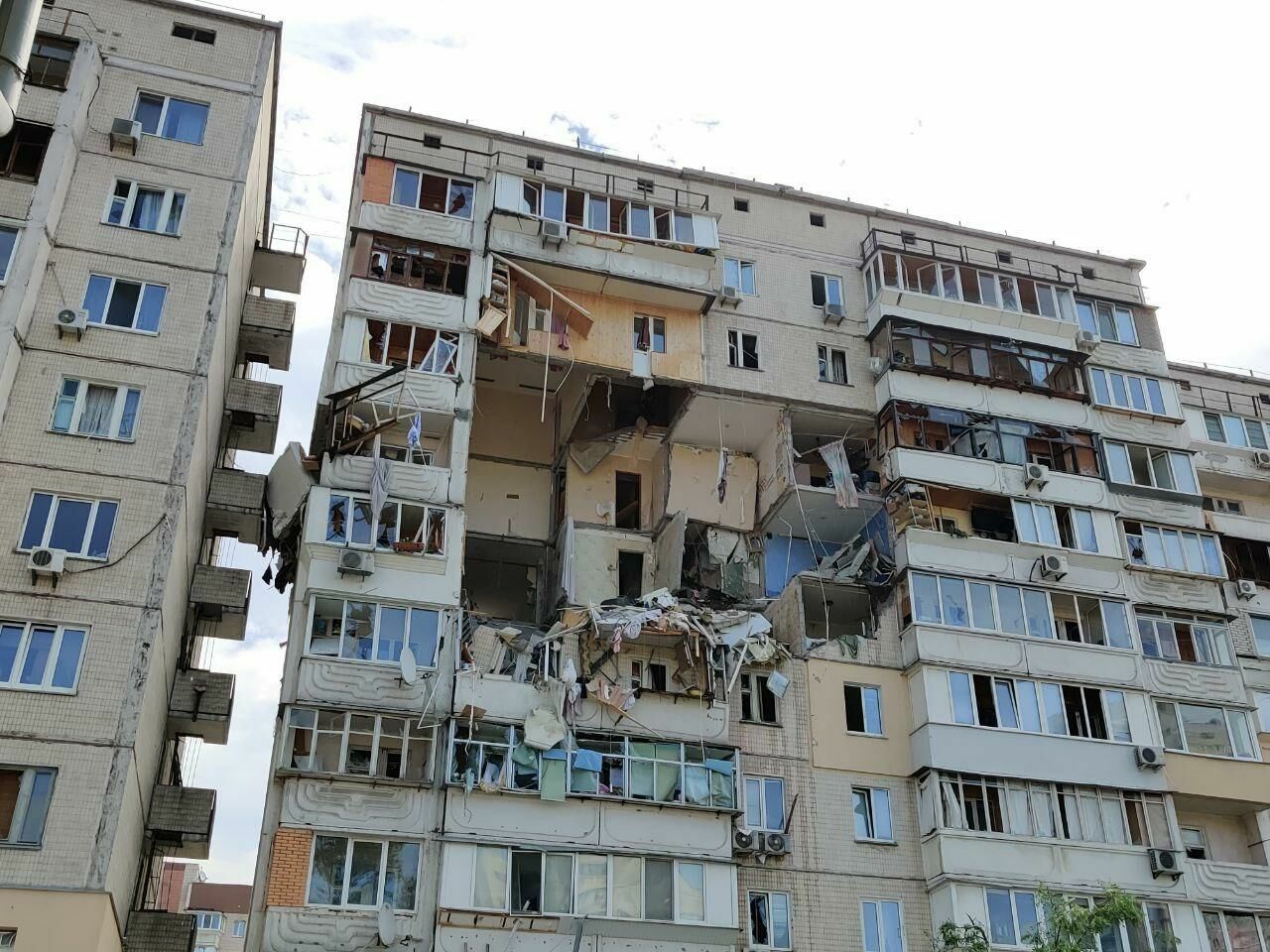 Взрыв в многоэтажном доме в Киеве унес жизни двух человек
