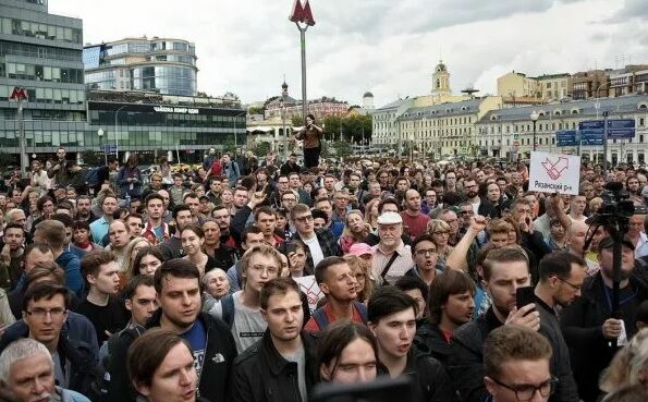 В Совете Федерации предложили законодательно установить места для митингов