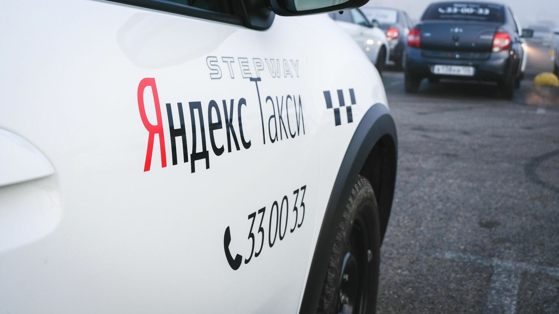 Таксисты в Риге просят не блокировать сервис Yandex Taxi