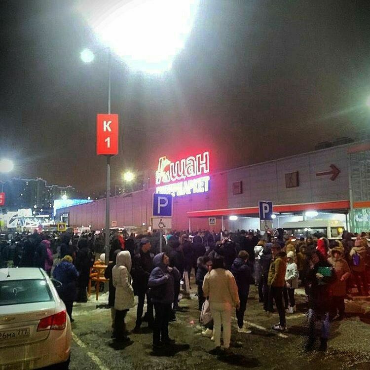 5000 посетителей ТЦ «Мега» в Химках эвакуировали из-за угрозы взрыва