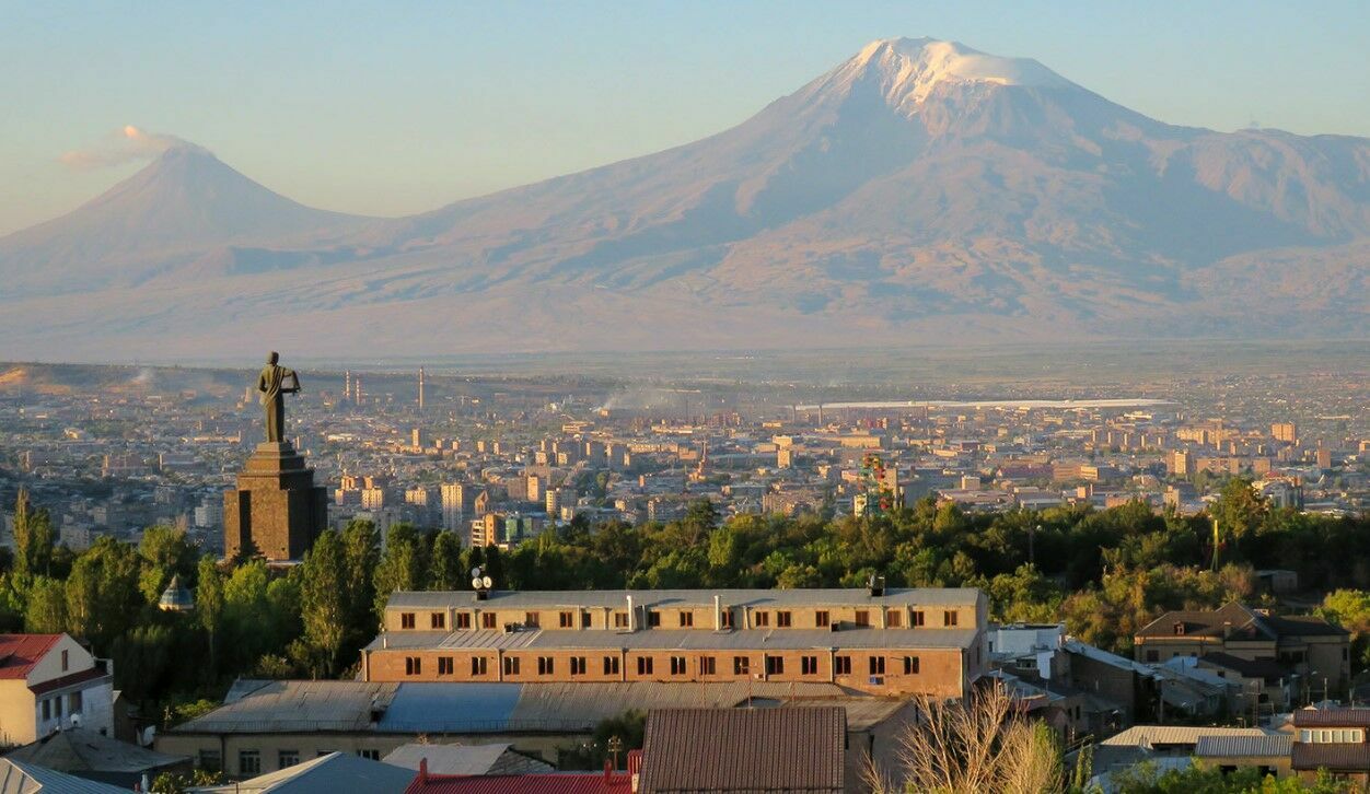 В Ереване противники Пашиняна возобновили протесты и перекрывают дороги