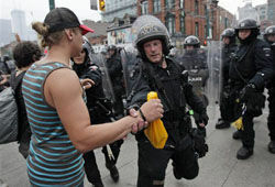 Более 600 противников саммита G20 были задержаны полицией Торонто