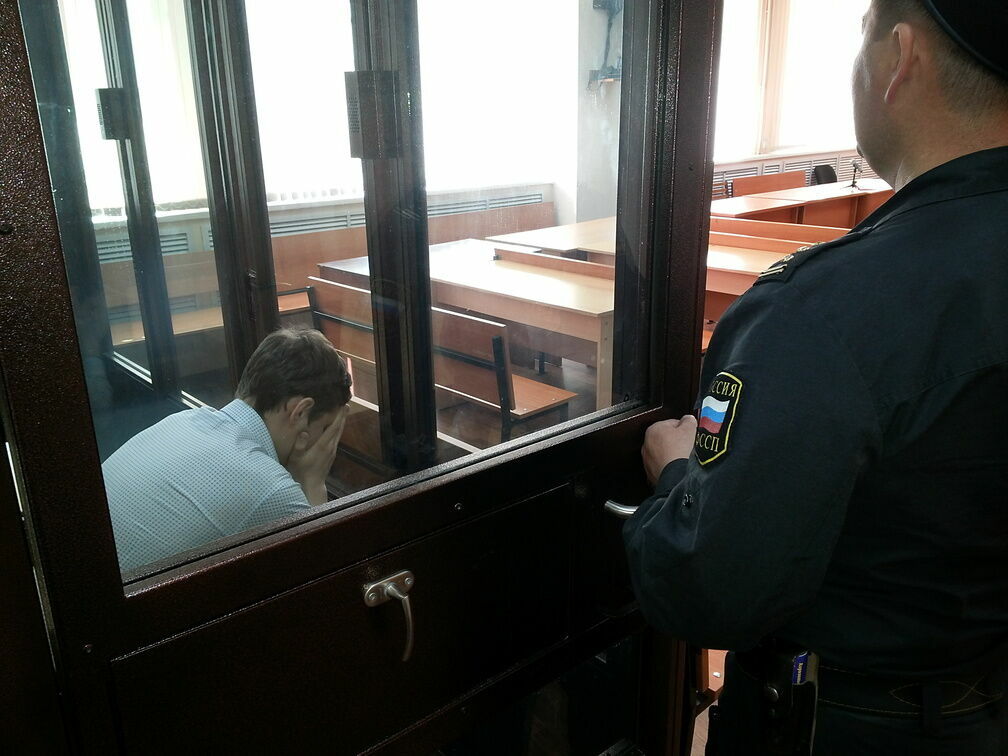 В Москве избили судебного пристава прямо в его кабинете