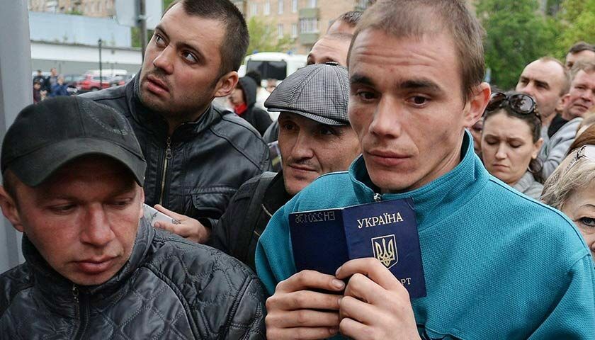 Приток украинских мигрантов в Россию снизился в 3 раза