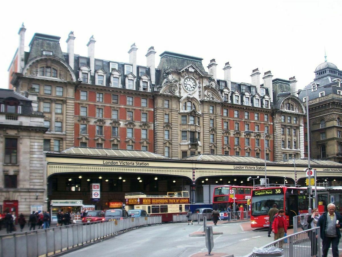 В Лондоне эвакуировали станцию "Виктория" из-за подозрительного предмета
