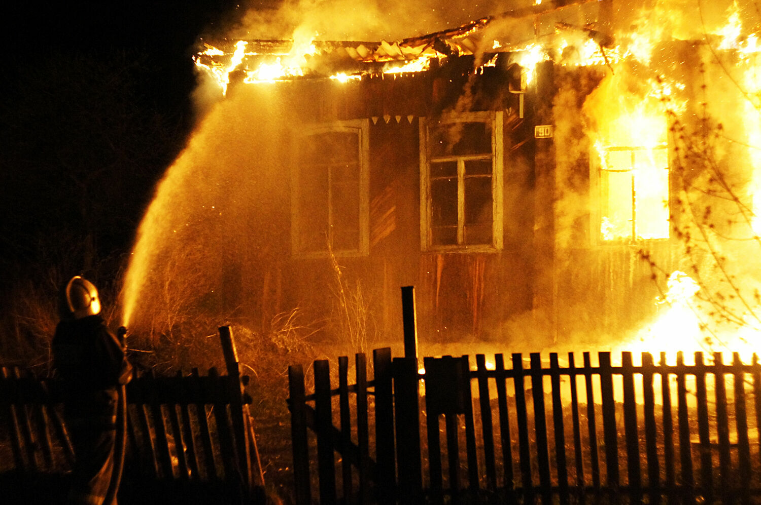 Четверо взрослых и трое детей сгорели на пожаре в Орске