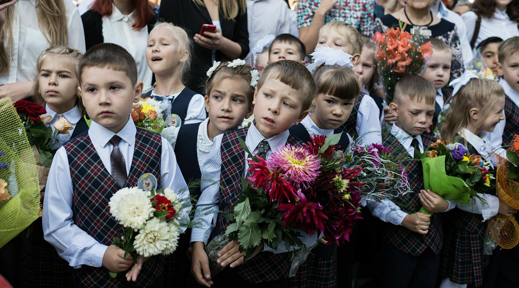ВЦИОМ: у половины россиян не хватает денег, чтобы собрать детей в школу