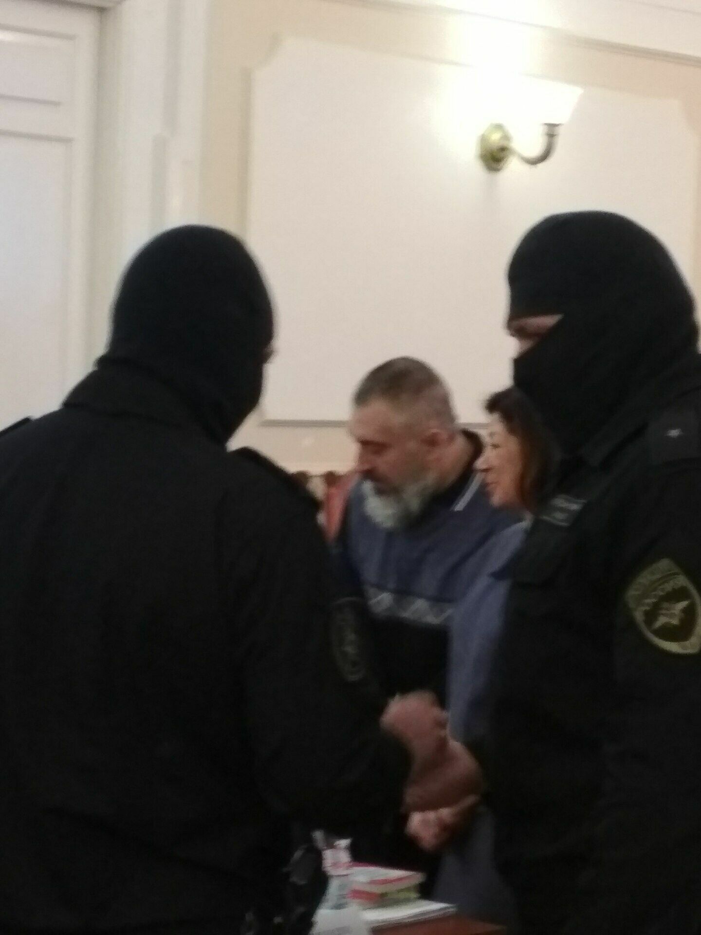 Потерпевшего Новоселова 19 декабря 2018 года в зале суда охраняли два автоматчика, фото НИ