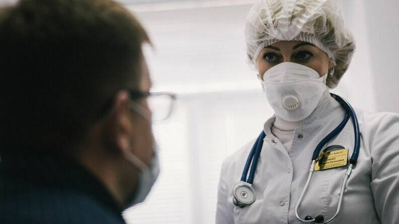 В Мордовии пациент напал на медсестру, отказавшуюся по его просьбе снять маску