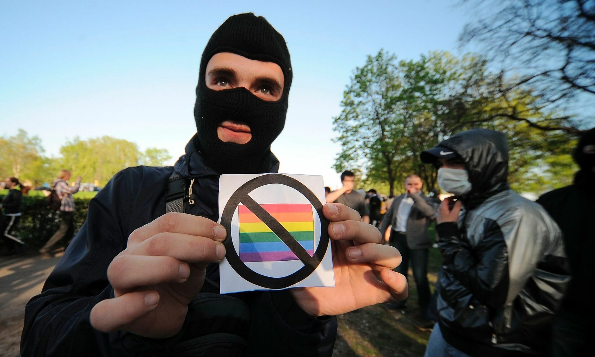 "Новая газета" сообщила об убийствах и арестах гомосексуалистов в Чечне