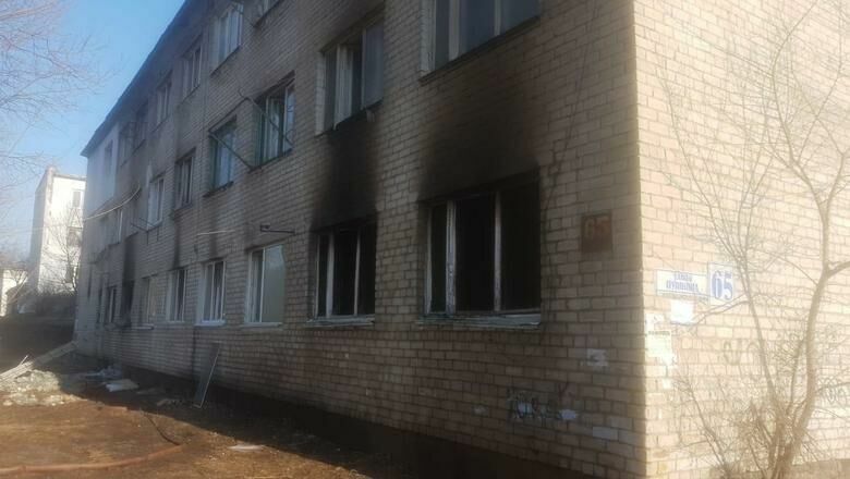 На пожаре в общежитии под Владивостоком погибли четыре человека