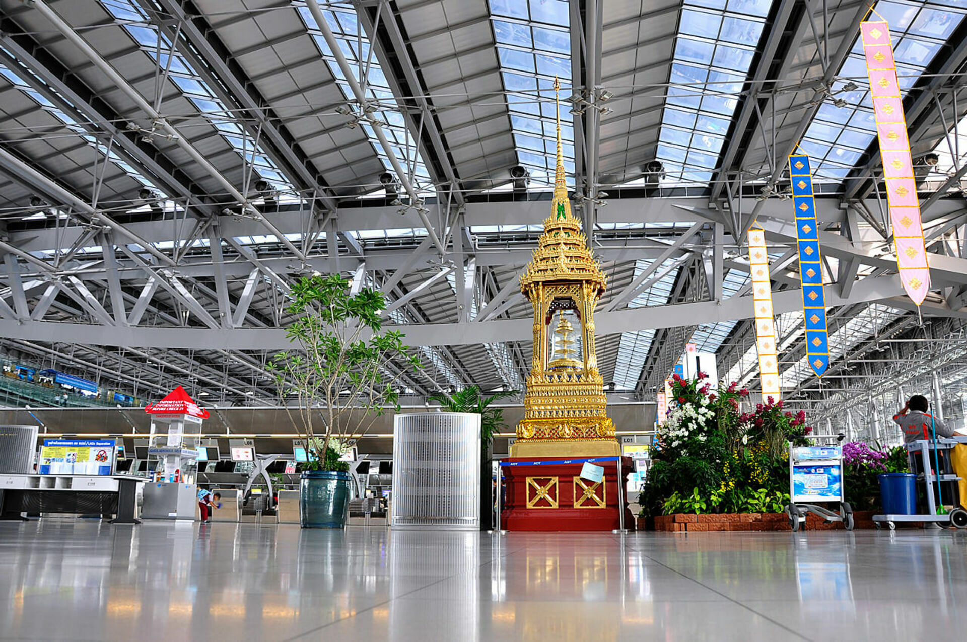 Шереметьево бангкок сегодня. Аэропорт Бангкока Суварнабхуми. Международный аэропорт «Суварнабхуми», Бангкок, Таиланд. Аэропорт Бангкок BKK это. Аэропорт «Suvarnabhumi». Бангкок, Тайланд.