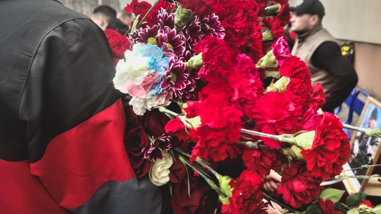 В ХМАО похоронили 33-летнего бойца из зоны СВО