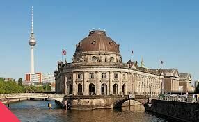 В музеях Берлина вандалы испортили 70 произведений искусства