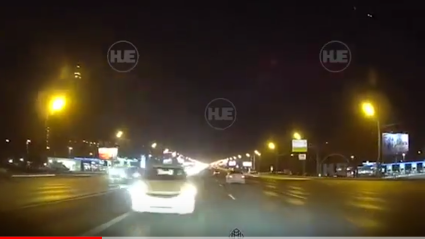 Видео дня: Maybach и Hyundai врезались лоб в лоб на Кутузовском проспекте
