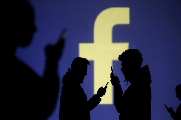 Facebook удалила сотни аккаунтов и страниц, связанных с "фабрикой троллей"
