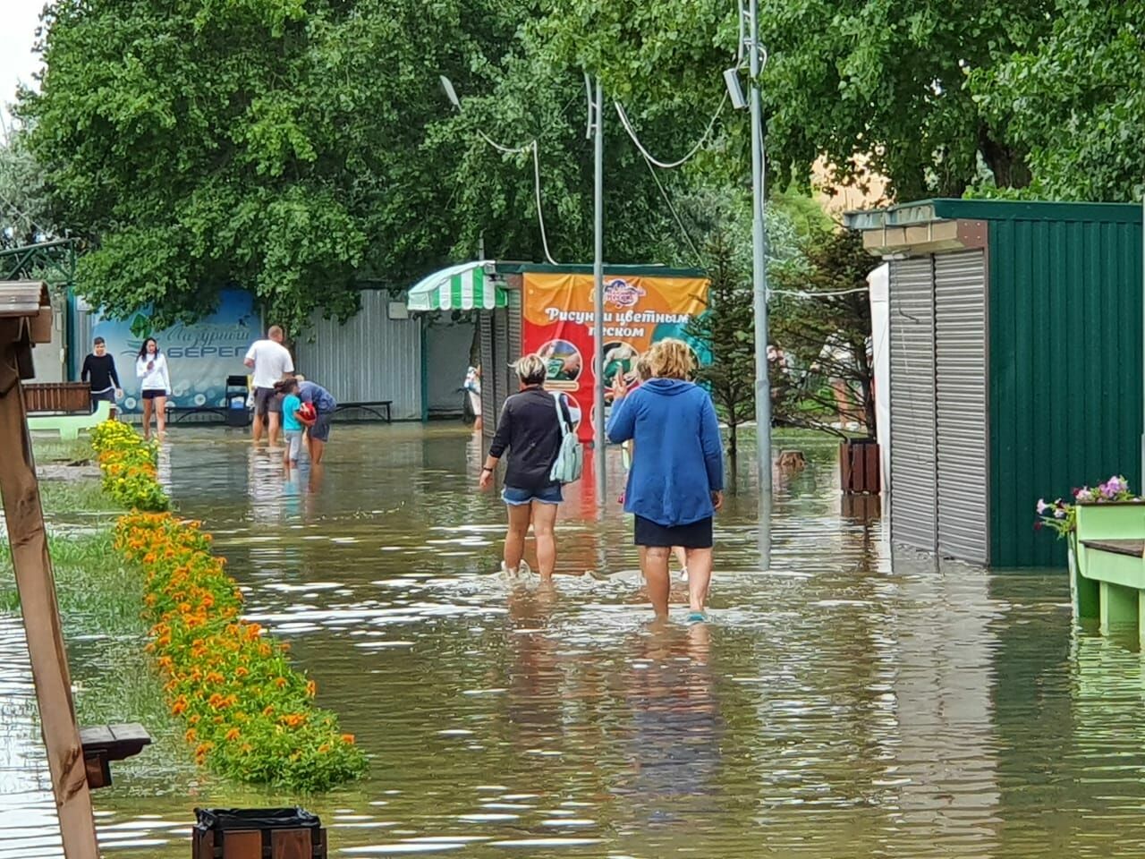 Циклон в Краснодарском крае: началась эвакуация людей из подтопленных районов