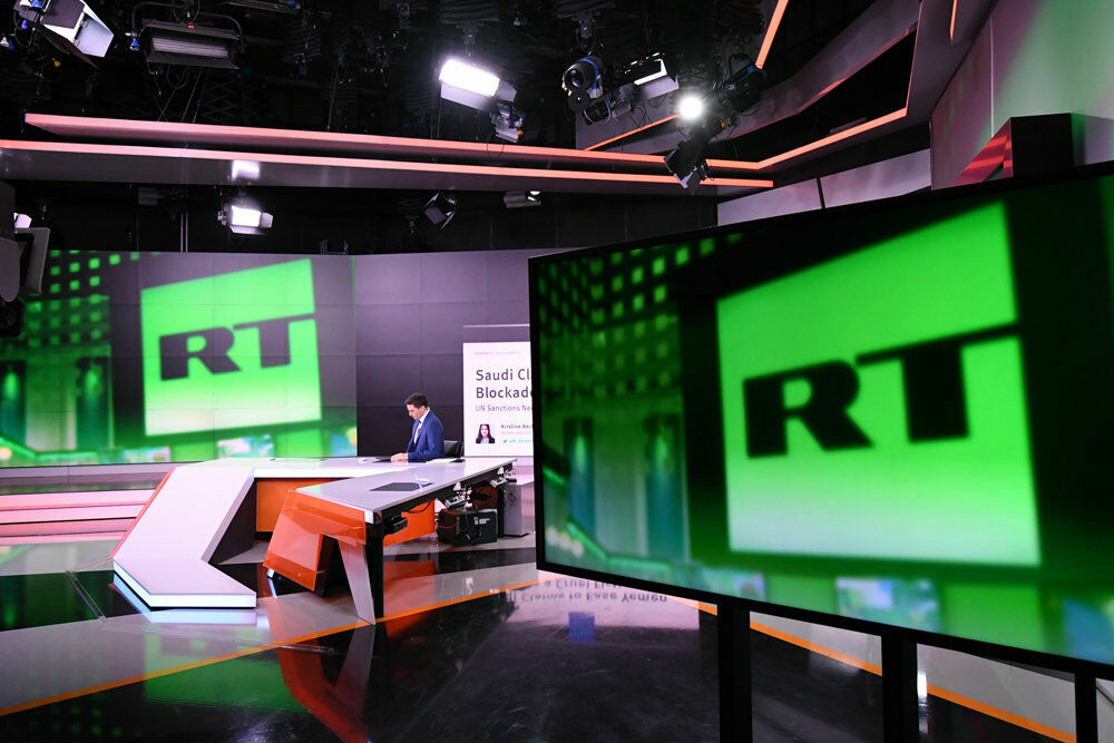 В Латвии ограничили вещание телеканала RT из-за санкций Киселева