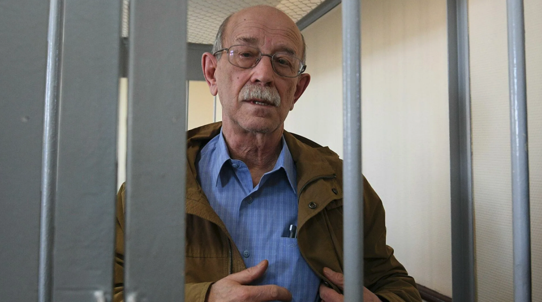 В Москве суд освободил по болезни физика Романа Ковалева, осужденного за госизмену