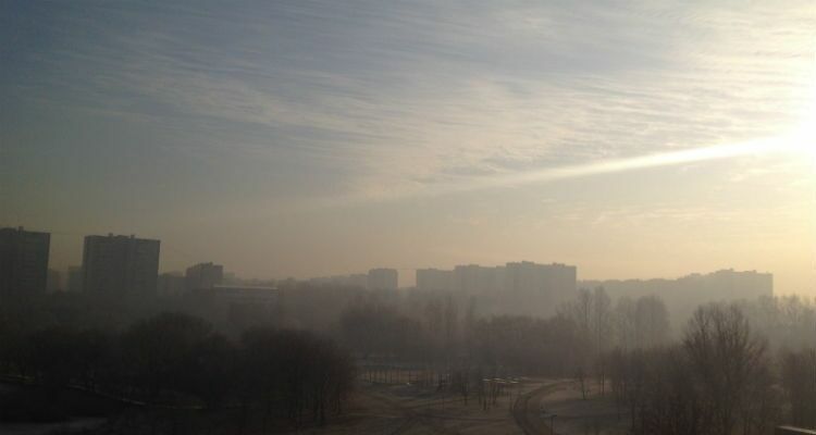 Москвичи снова задыхаются от гари, а в некоторых районах и от запаха сероводорода