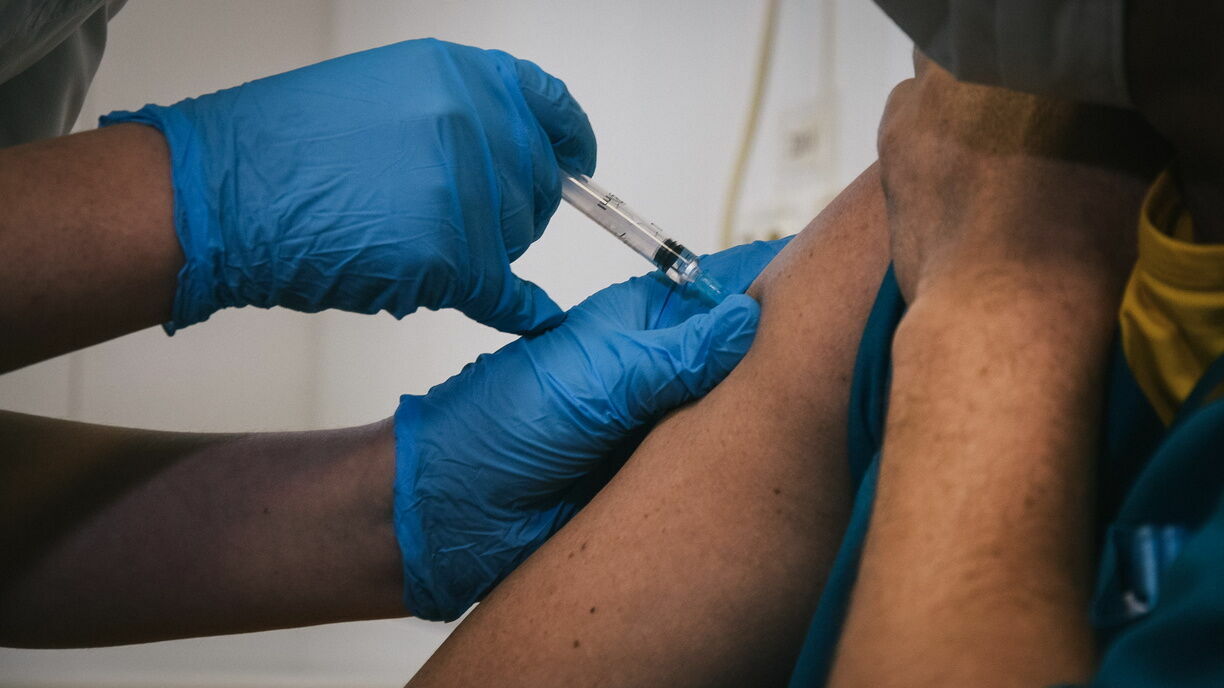 В Минздраве рассказали о вакцинации от коронавируса при сердечно-сосудистых болезнях