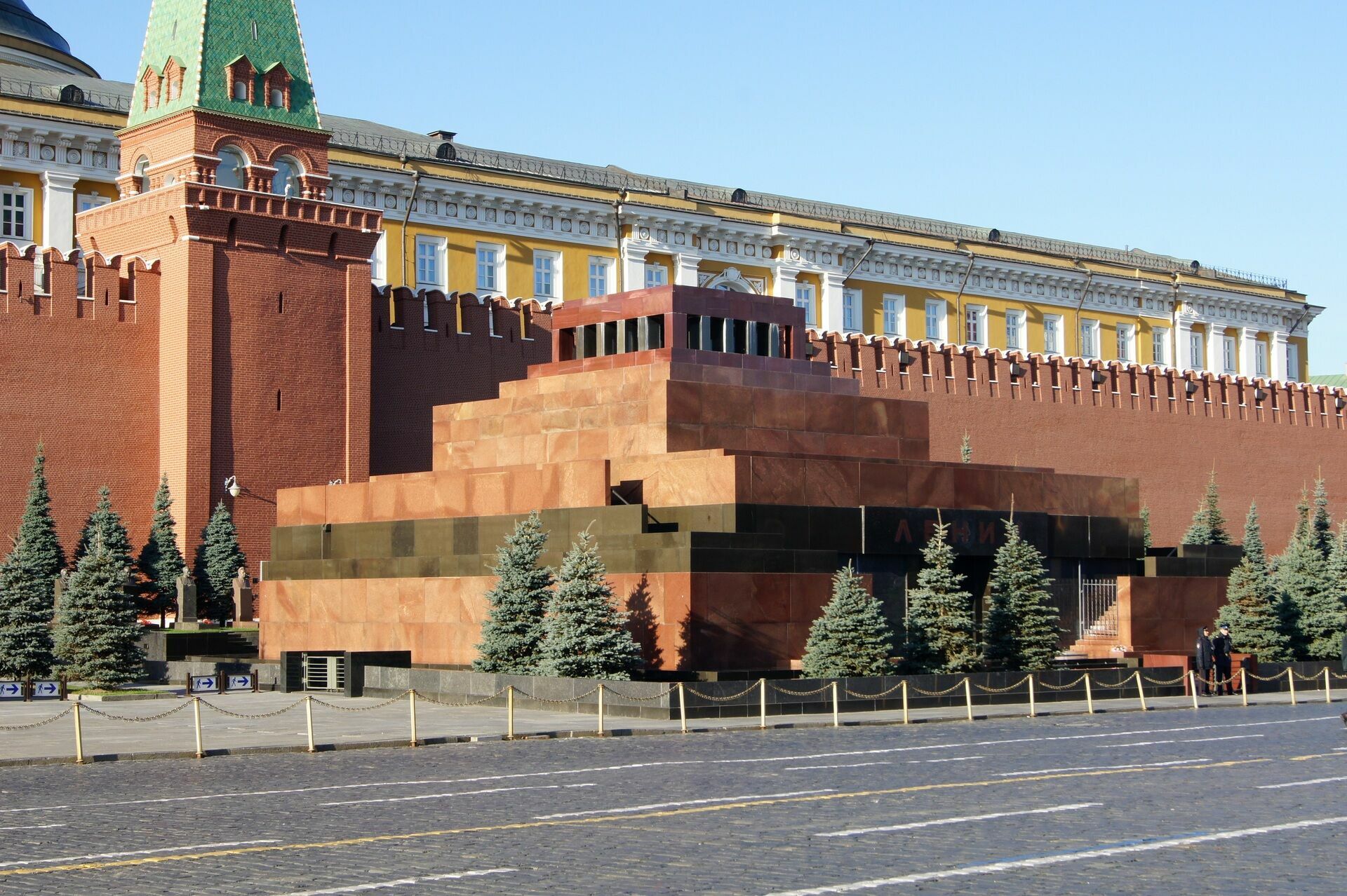 Американский художник предложил построить в США мавзолей и перевезти туда тело Ленина