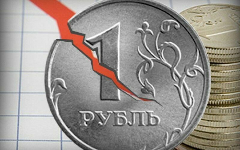 Финансовые эксперты: рубль готовится к падению