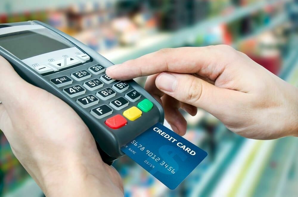 Visa поднимает комиссии за оплату картами в супермаркетах