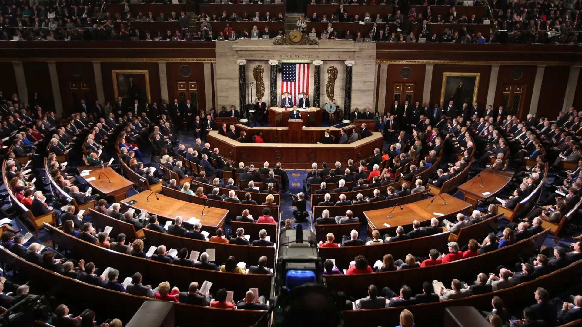 Палата представителей Конгресса США все больше напоминает поле боя