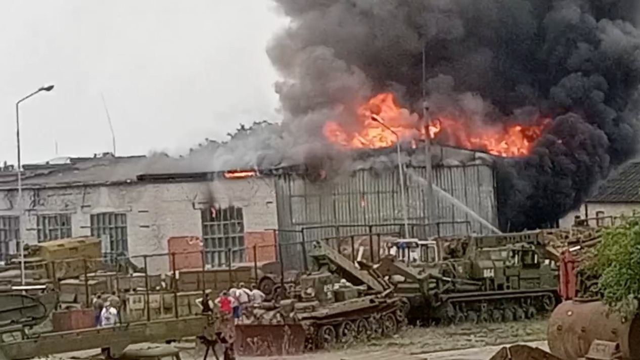 В Ставропольском крае загорелся склад в воинской части (ВИДЕО)