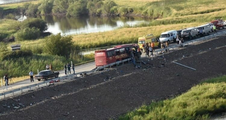 Один из автобусов, попавших в ДТП под Хабаровском, ехал на резине от грузовика