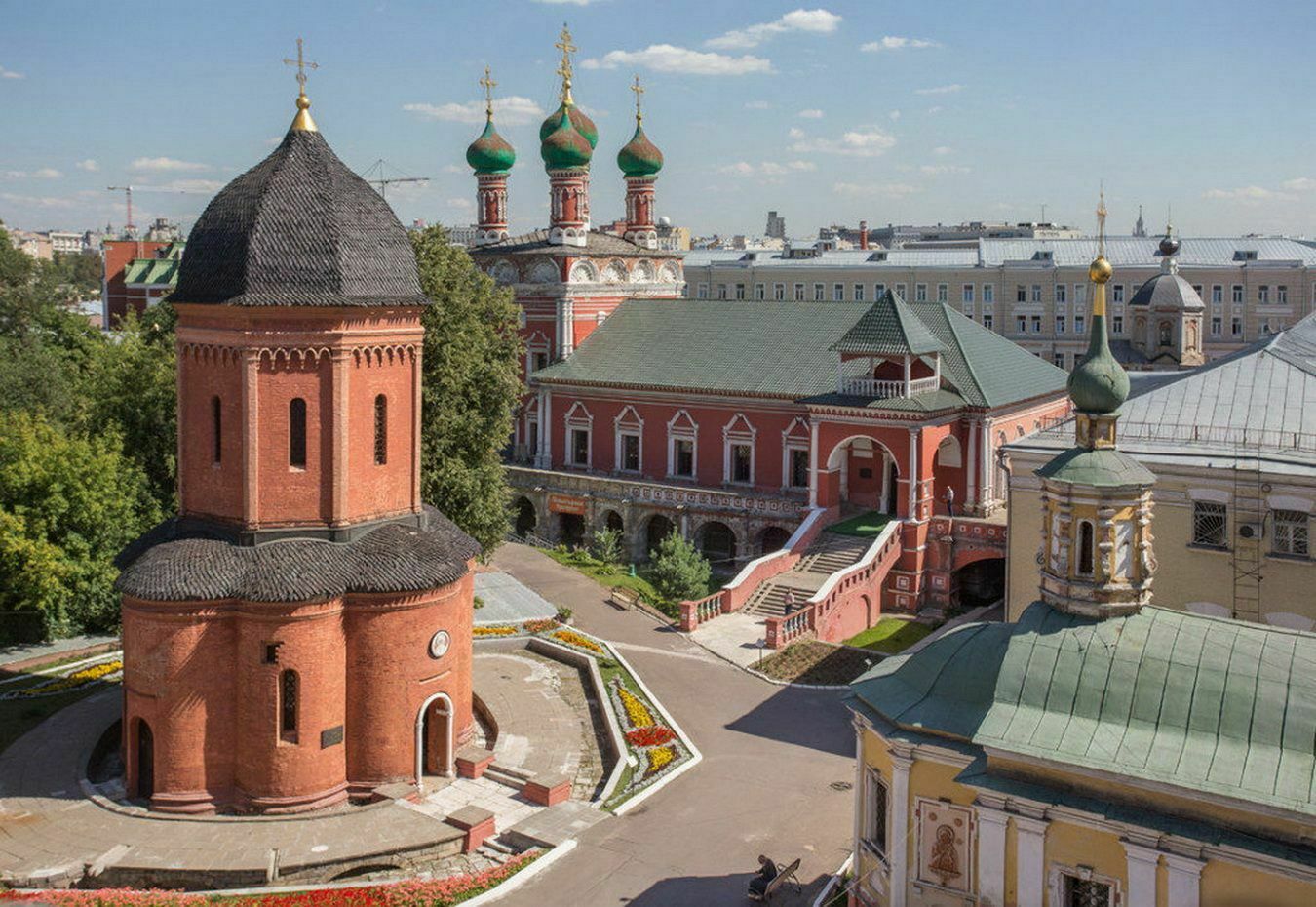 Неизвестный с ножом попытался ворваться в московский храм