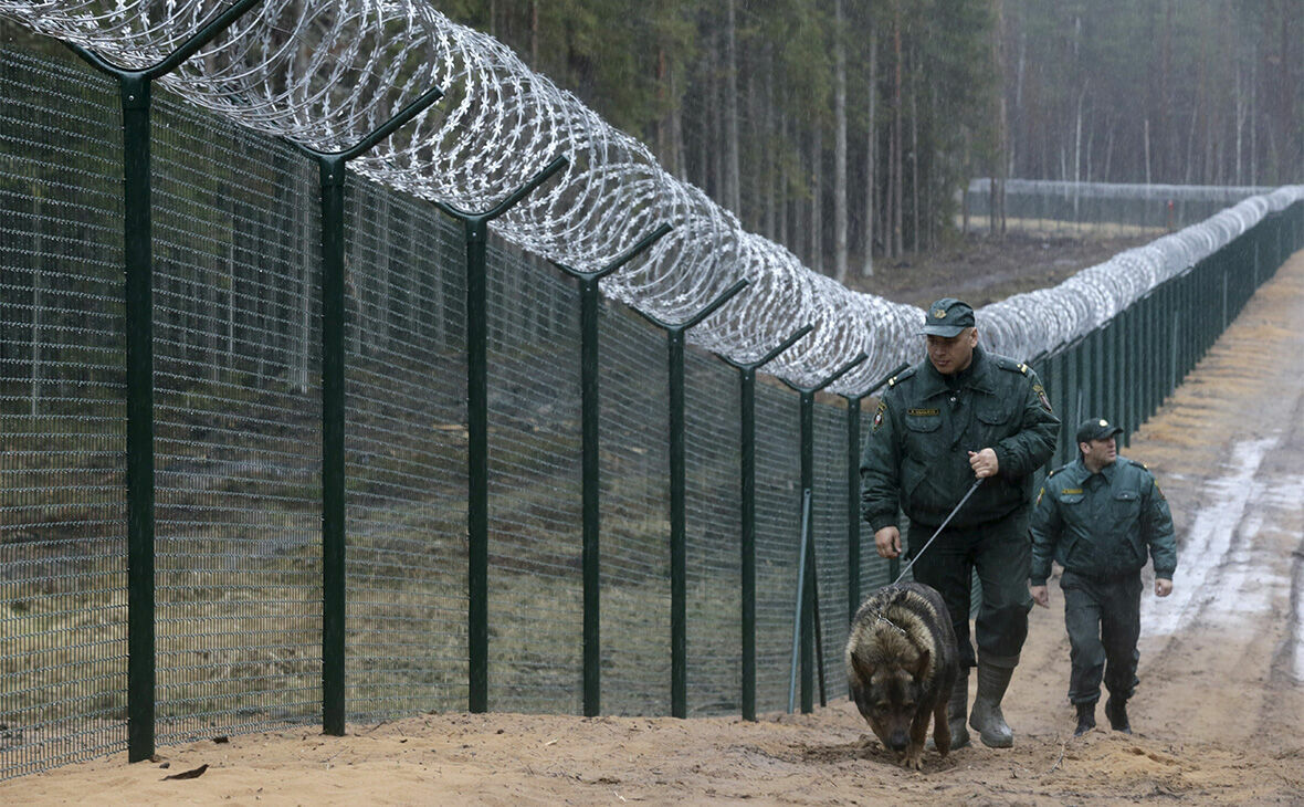 Власти Латвии и Литвы разрешили пограничникам стрелять по мигрантам