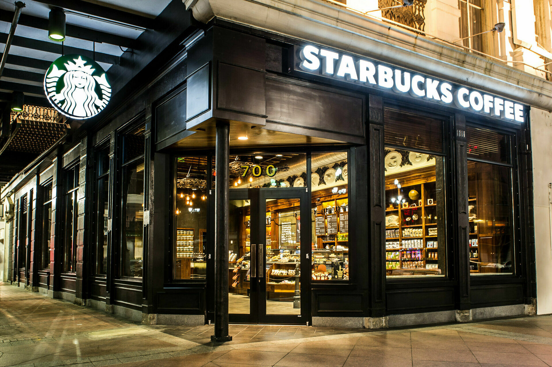 Сеть кофеен Starbucks уходит с российского рынка