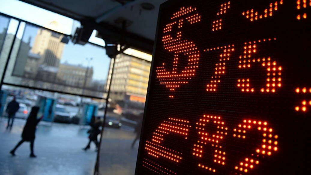 В первый день торгов доллар преодолел отметку в 71 рубль